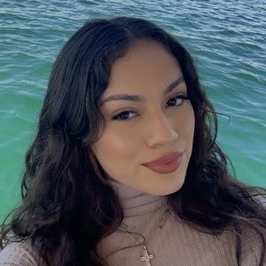 Meet your Posher, Desiree